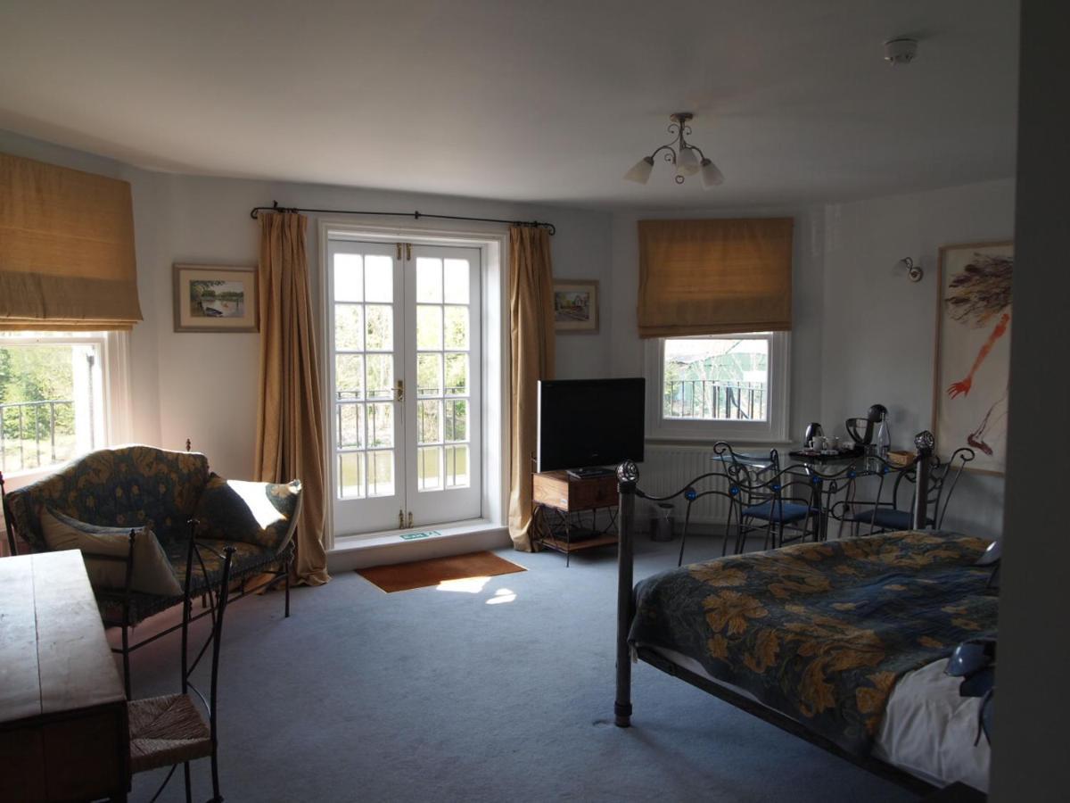 The Weir 3* Walton-on-Thames